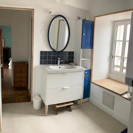 Maison De A A 800 M De La *