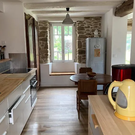 בית נופש Maison De A A 800 M De La *