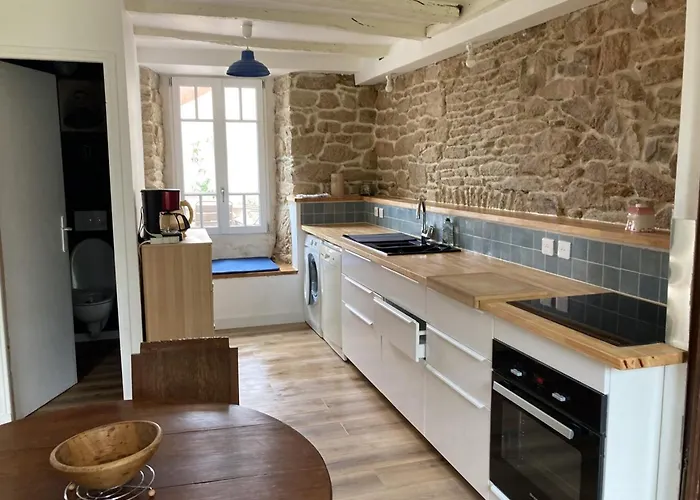 Maison De A A 800 M De La