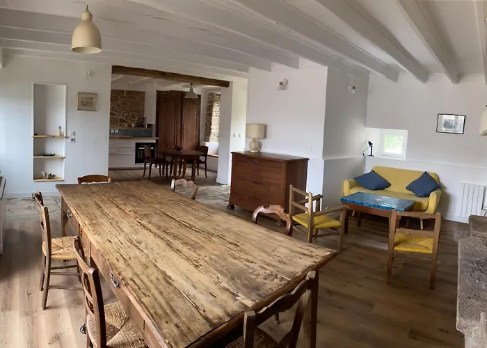 Maison De A A 800 M De La