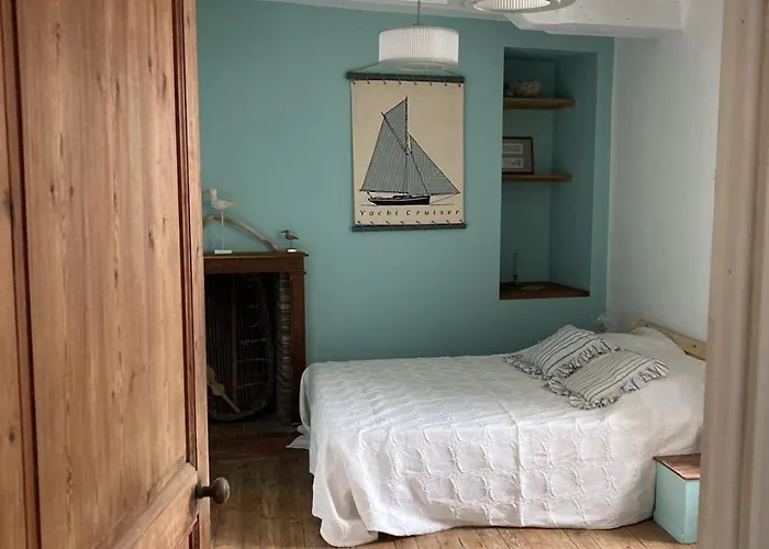 Maison De A A 800 M De La